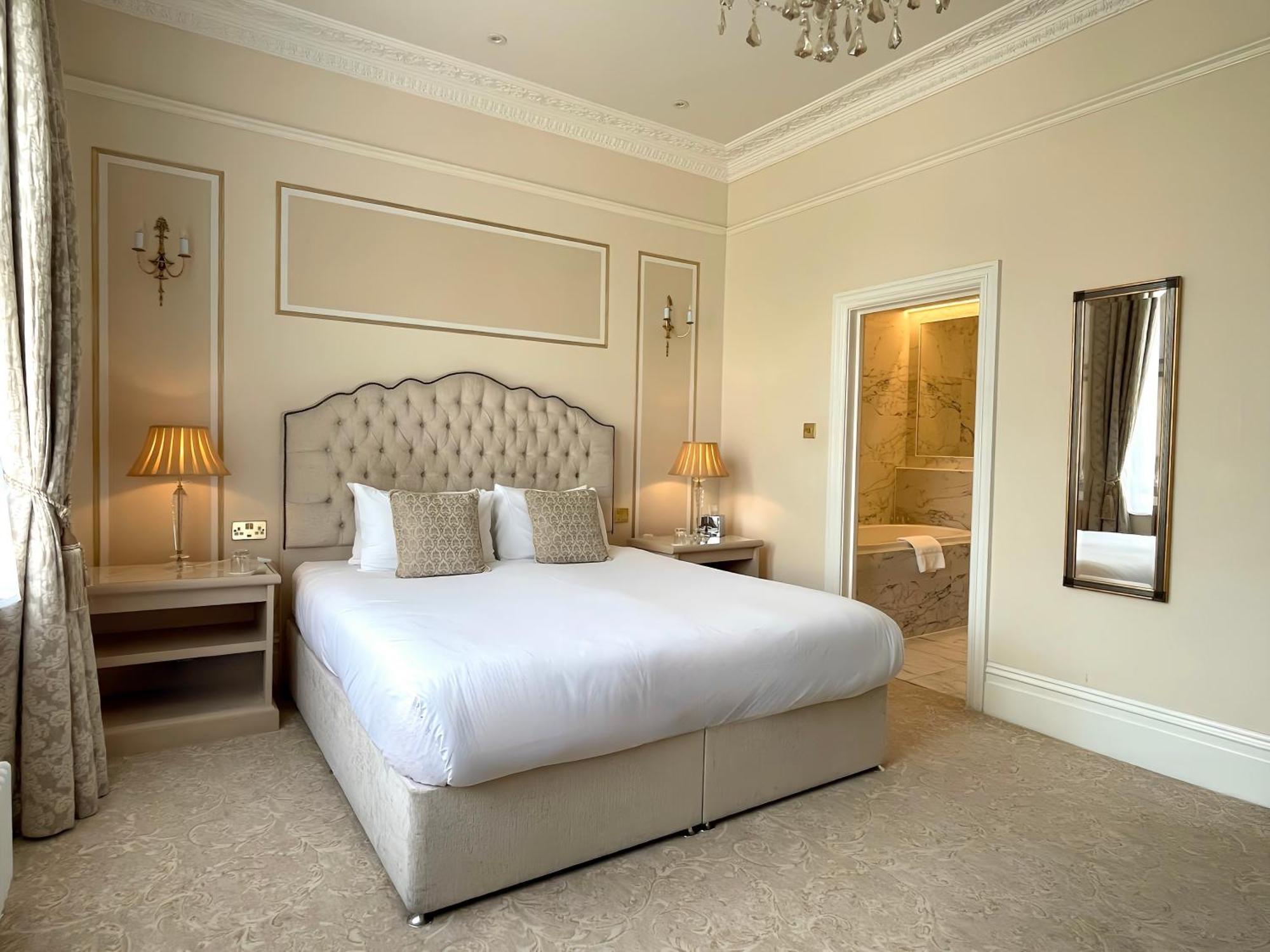 Bathen House Boutique Hotel Phòng bức ảnh A bedroom at the hotel